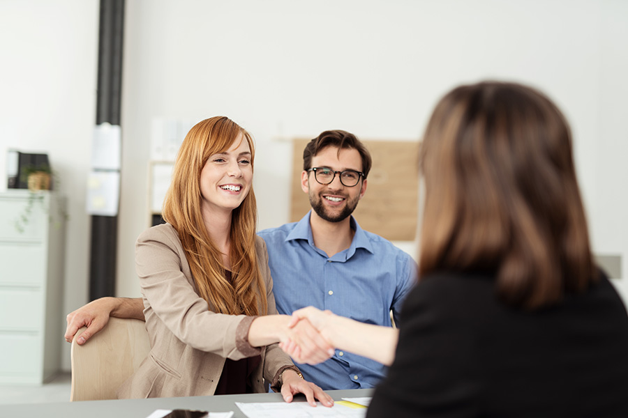 couple getting a home loan