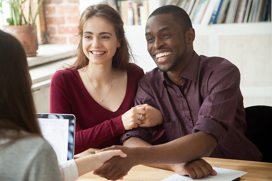 Local credit union informing couple of banking and loan services