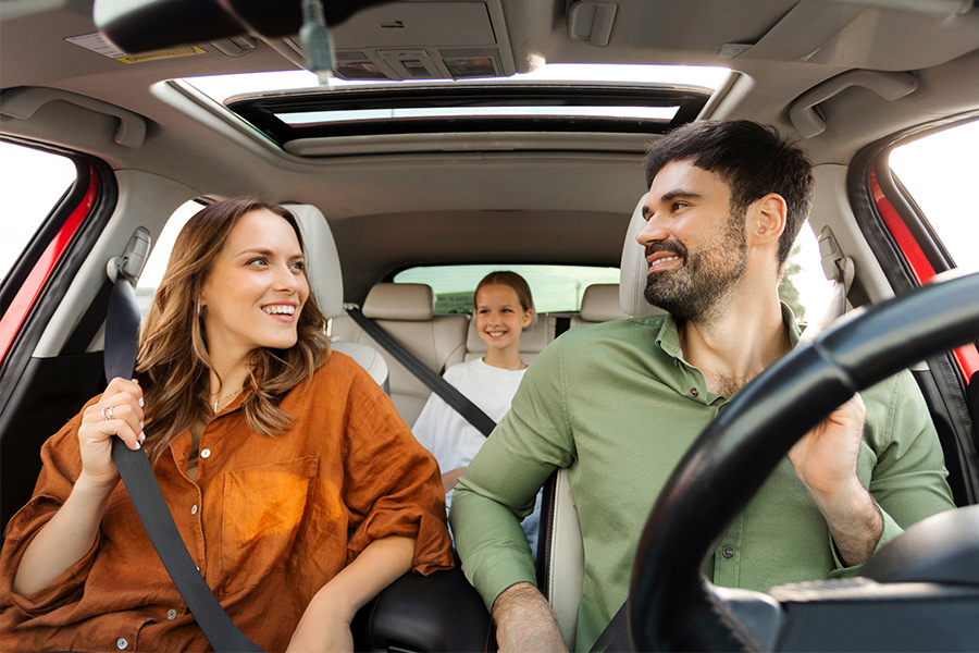 Vocal_Credit_Union-Services-Vehicles_for_Sale Family entering new car