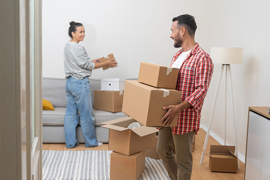 Vocal_Mobile-and-Manufactured_Homes_Loan Couple moving into mobile home